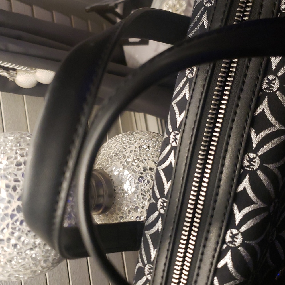 SOLD michael Kors Glitter Jet Set Crossbody - Picture 9 of 9